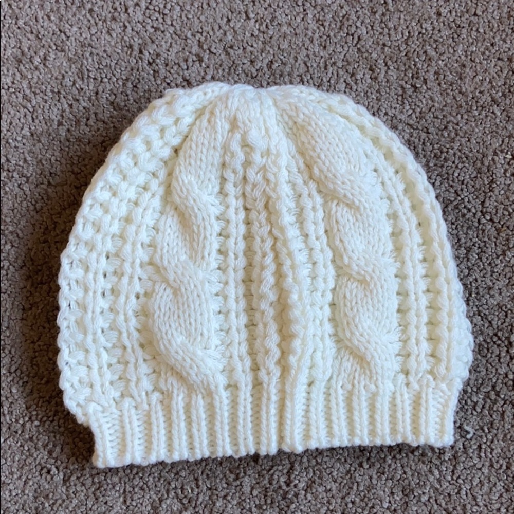 🌵3/$20•NEVER WORN -Hand Knitted Winter Hat/Beanie